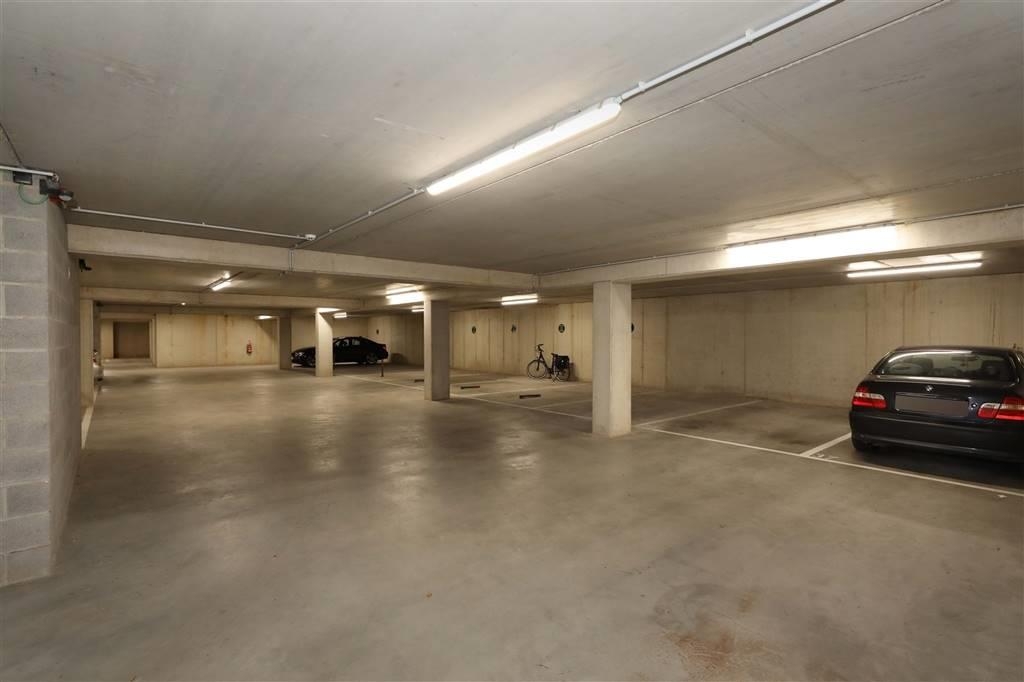 Parking te  koop in Hoeselt 3730 15000.00€  slaapkamers m² - Zoekertje 1361849
