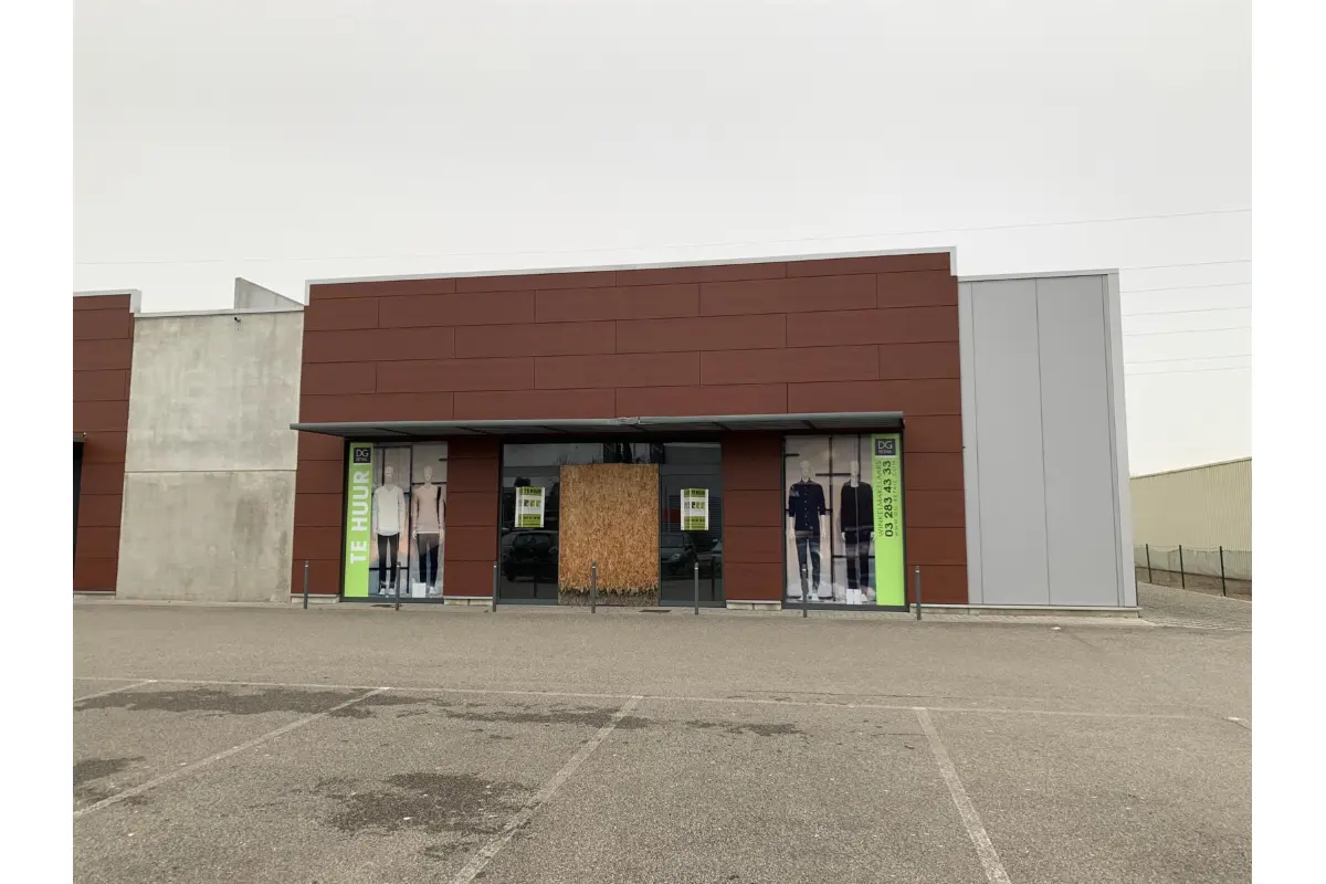 Handelszaak te  huur in Lanaken 3620 5410.00€  slaapkamers 649.00m² - Zoekertje 533