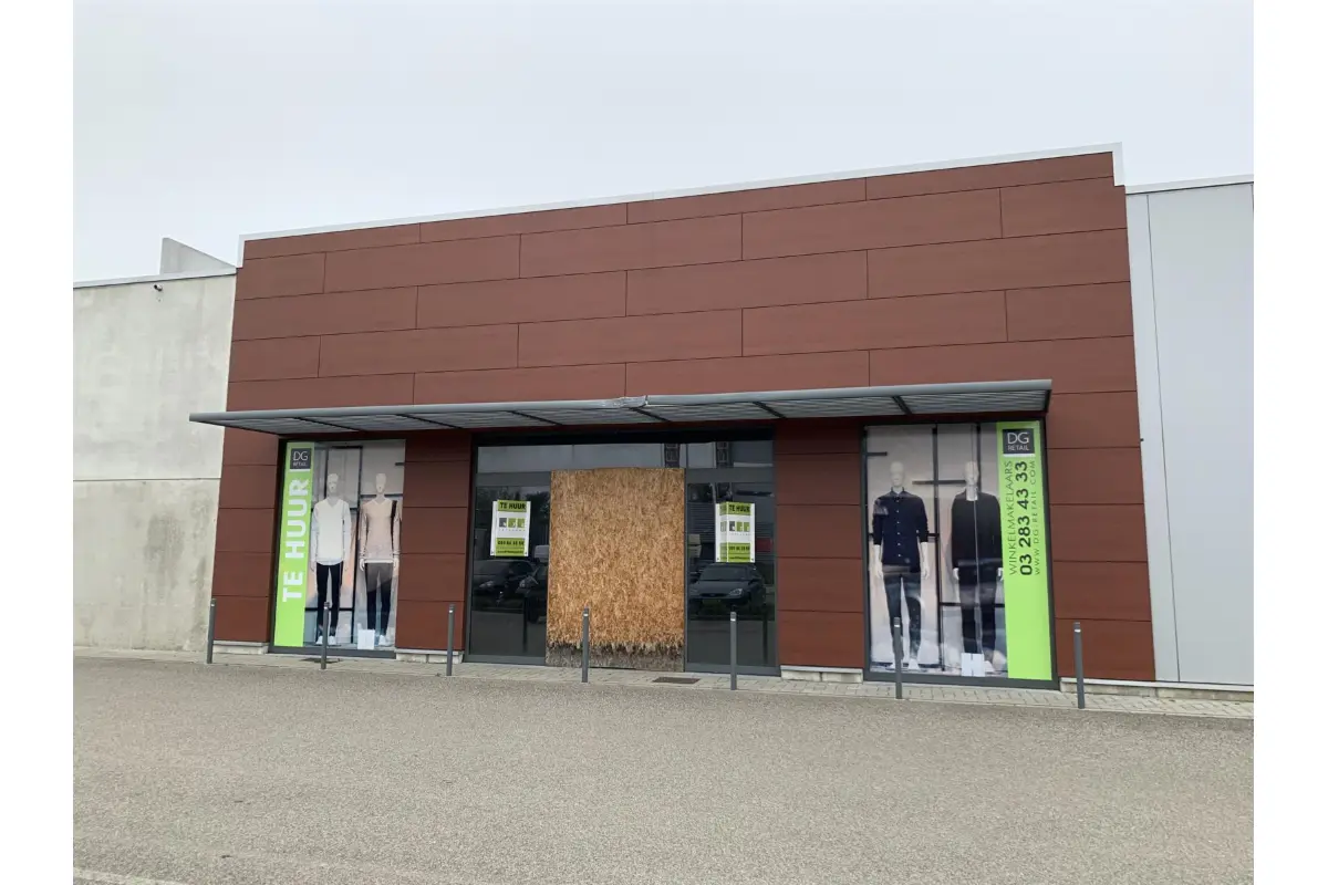 Handelszaak te  huur in Lanaken 3620 3245.00€  slaapkamers 649.00m² - Zoekertje 532