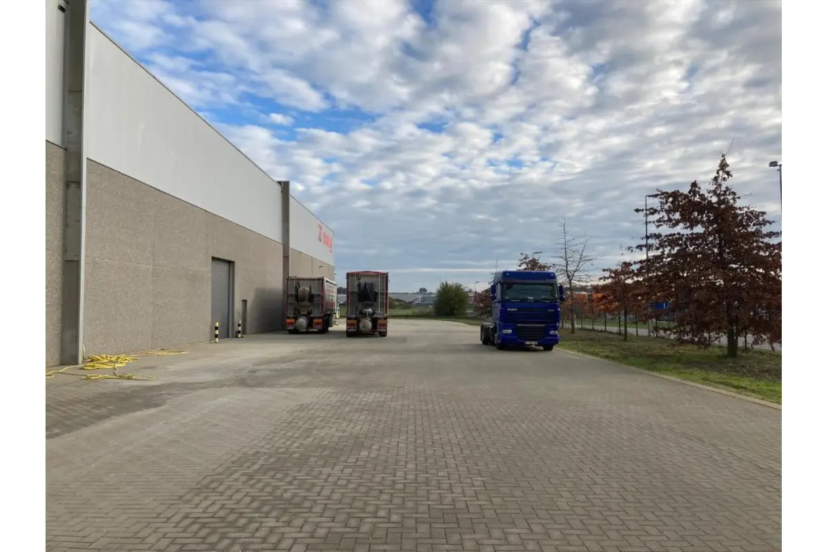 Handelszaak te  huur in Tongeren 3700 4800.00€  slaapkamers m² - Zoekertje 3045