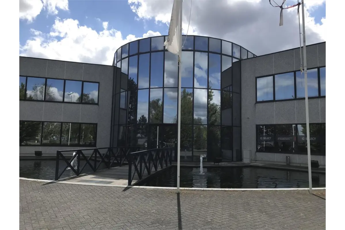 Handelszaak te  huur in Overpelt 3900 950.00€  slaapkamers m² - Zoekertje 7824