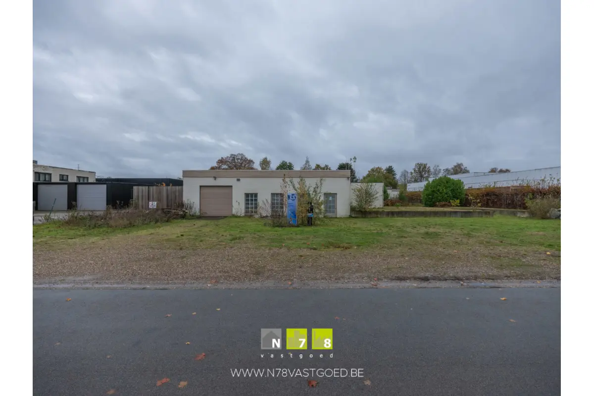 Mixgebouw te  koop in Maaseik 3680 595000.00€ 3 slaapkamers 200.00m² - Zoekertje 21575