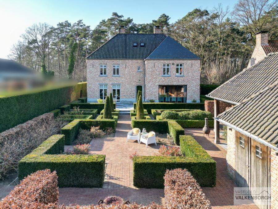 Villa te  koop in Dilsen-Stokkem 3650 0.00€ 4 slaapkamers 420.00m² - Zoekertje 1333260