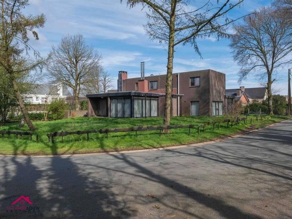 Huis te  koop in Opoeteren 3680 388000.00€ 6 slaapkamers 658.00m² - Zoekertje 1342292