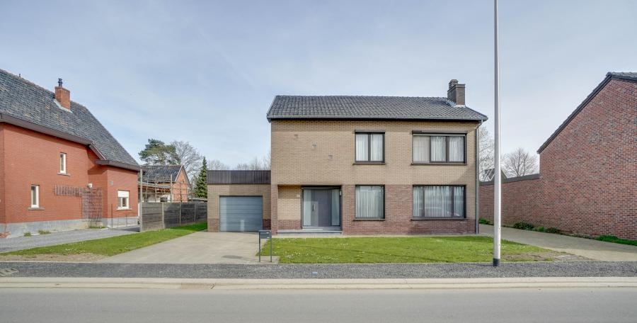 Huis te  koop in Hoeselt 3730 325000.00€ 3 slaapkamers 200.00m² - Zoekertje 1350207