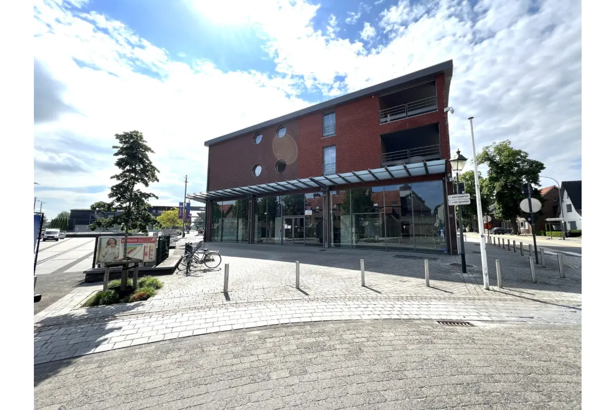 Handelszaak te  huur in Maaseik 3680 3514.00€  slaapkamers 451.00m² - Zoekertje 73029