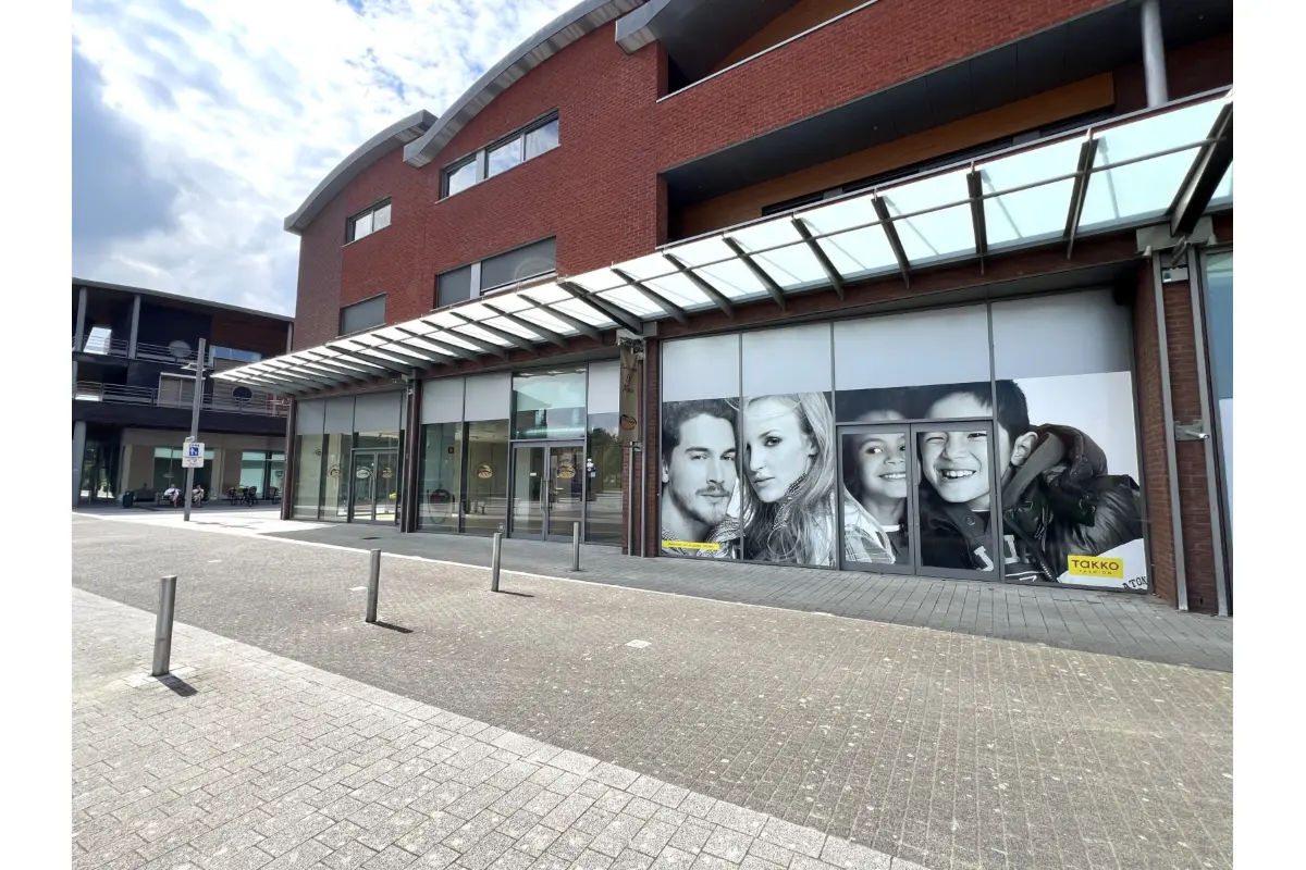 Handelszaak te  huur in Maaseik 3680 2890.00€  slaapkamers 408.00m² - Zoekertje 73026