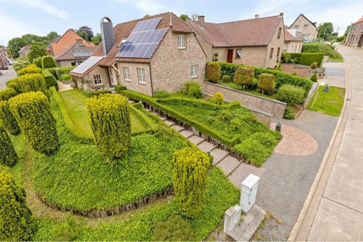 Huis te  koop in Rosmeer 3740 395000.00€ 4 slaapkamers 210.00m² - Zoekertje 104169