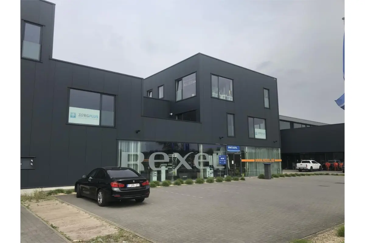 Handelszaak te  huur in Overpelt 3900 2300.00€  slaapkamers 240.00m² - Zoekertje 141016
