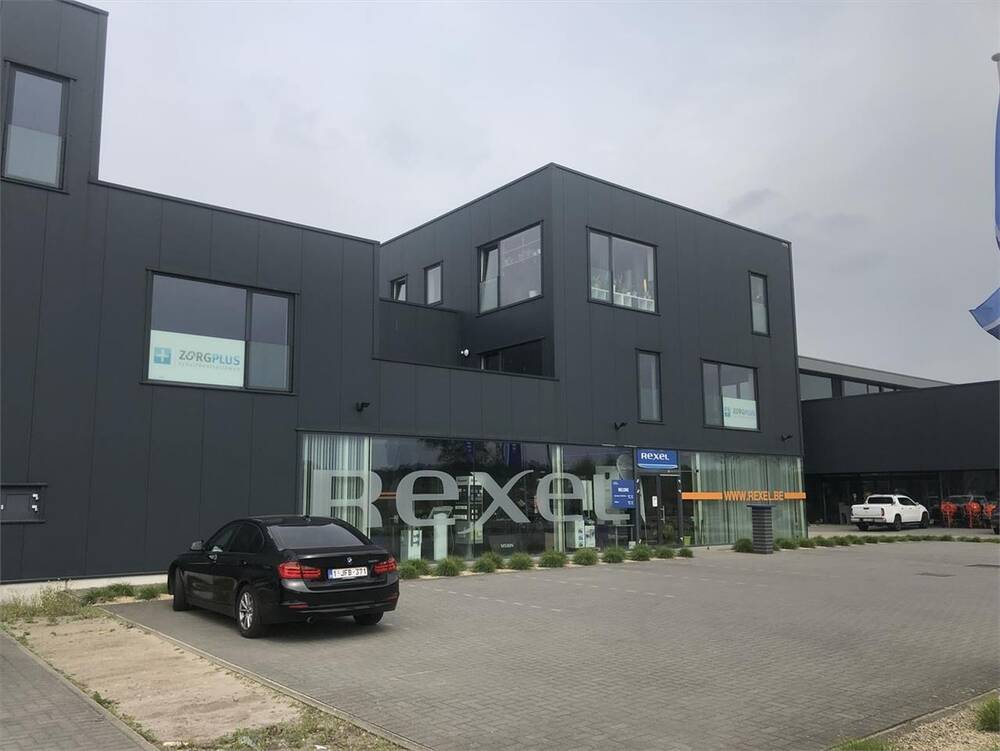 Handelszaak te  huur in Overpelt 3900 2300.00€  slaapkamers 240.00m² - Zoekertje 141016