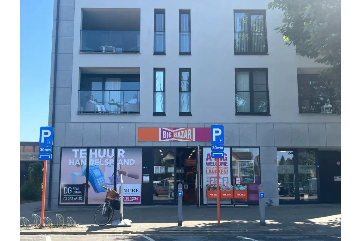 Handelszaak te  huur in Lanaken 3620 4700.00€  slaapkamers m² - Zoekertje 263244