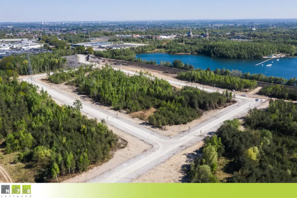 Bouwgrond te  koop in Dilsen-Stokkem 3650 490100.00€  slaapkamers m² - Zoekertje 285599