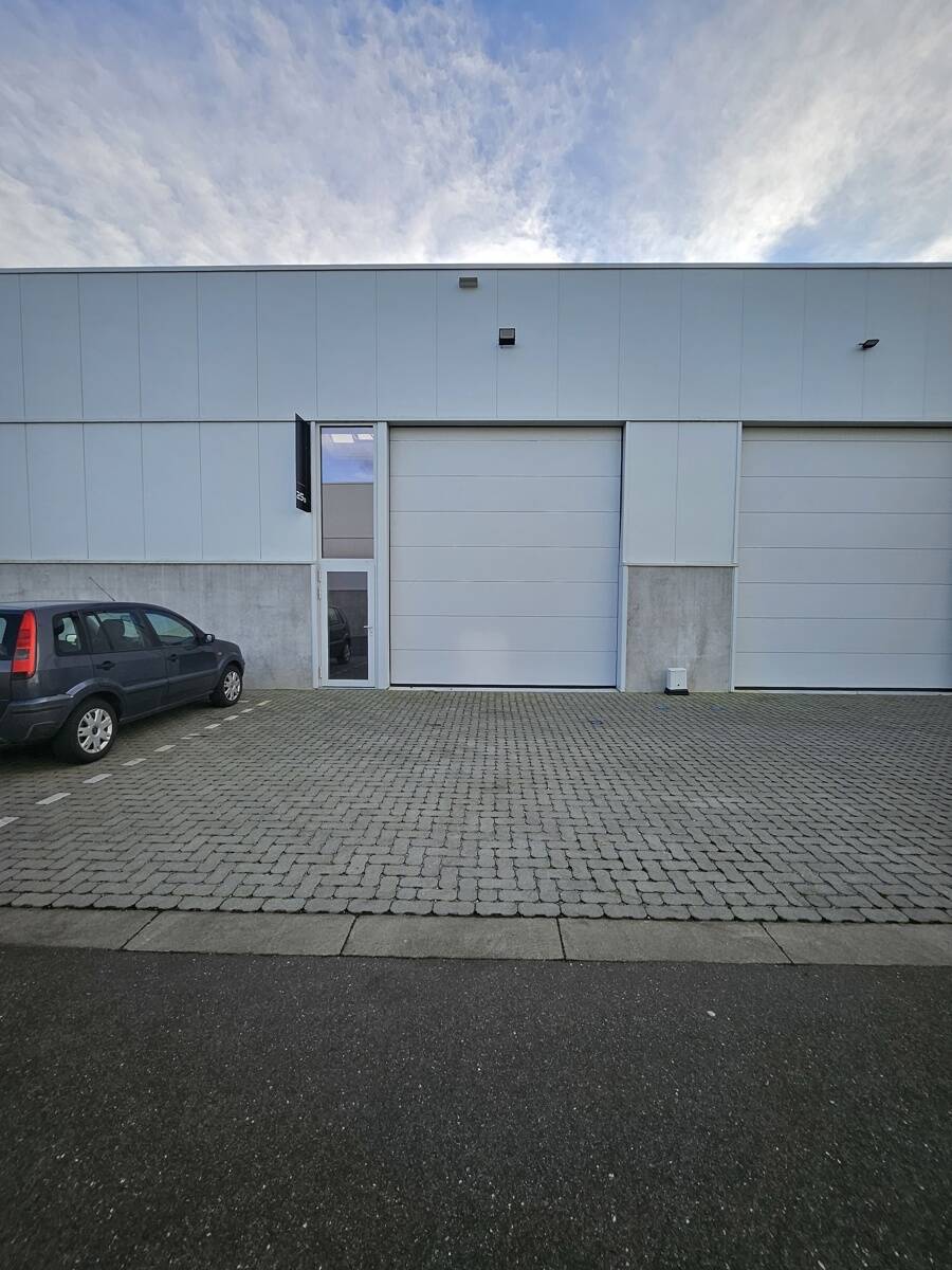 Handelszaak te  huur in Kinrooi 3640 1000.00€  slaapkamers 186.00m² - Zoekertje 374726