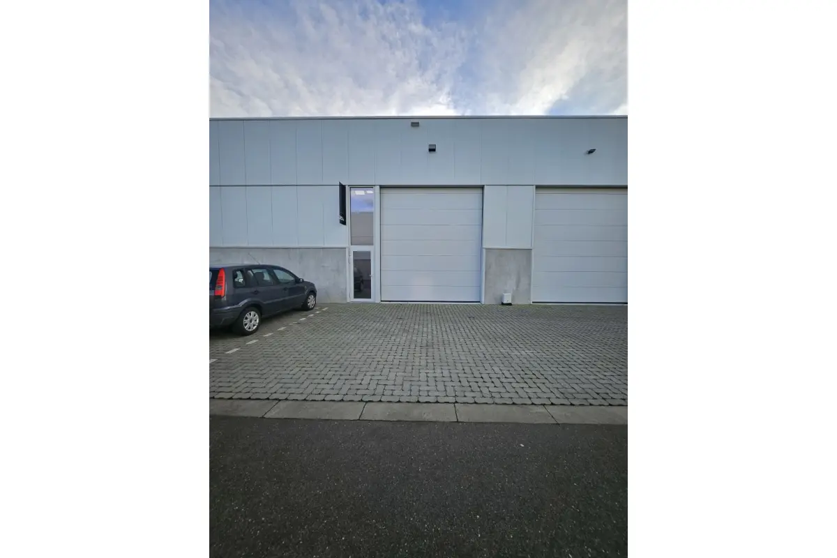 Handelszaak te  huur in Kinrooi 3640 1000.00€  slaapkamers 186.00m² - Zoekertje 374726