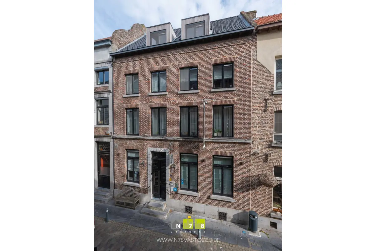 Huis te  koop in Maaseik 3680 775000.00€  slaapkamers 250.00m² - Zoekertje 377386