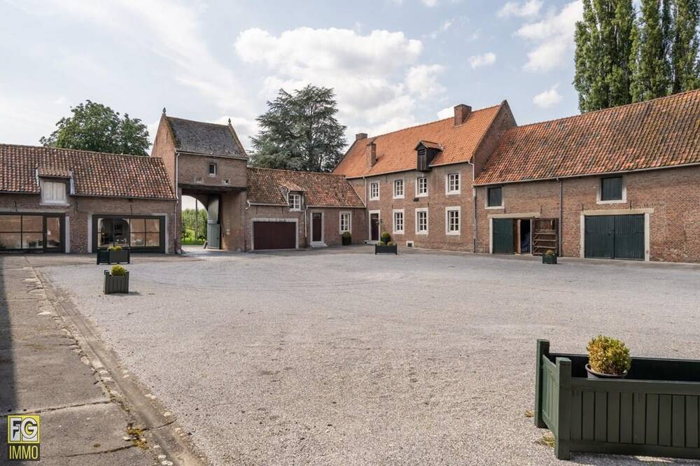 Handelszaak te huur in Hoeselt 3730 1250.00€ slaapkamers 445.00m² - Zoekertje 393973