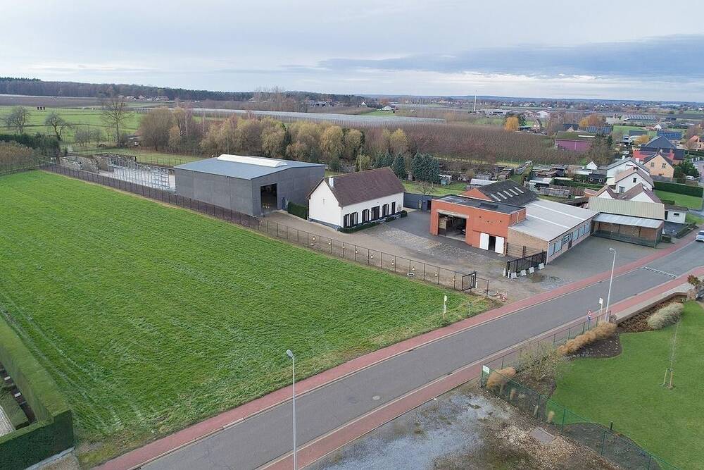 Handelszaak te  koop in Nieuwerkerken 3850 1550000.00€  slaapkamers m² - Zoekertje 398097