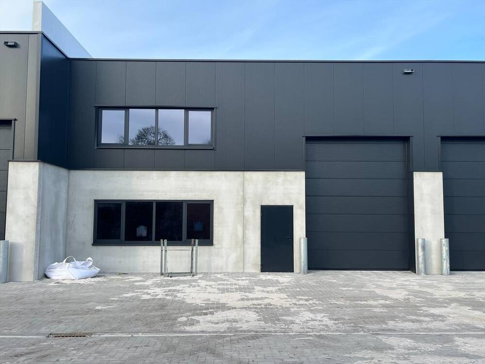 Handelszaak te huur in Zonhoven 3520 1953.00€ slaapkamers m² - Zoekertje 400987