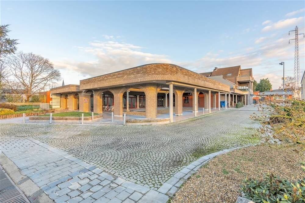 Handelszaak te  huur in Zolder 3550 3800.00€  slaapkamers 850.00m² - Zoekertje 402810
