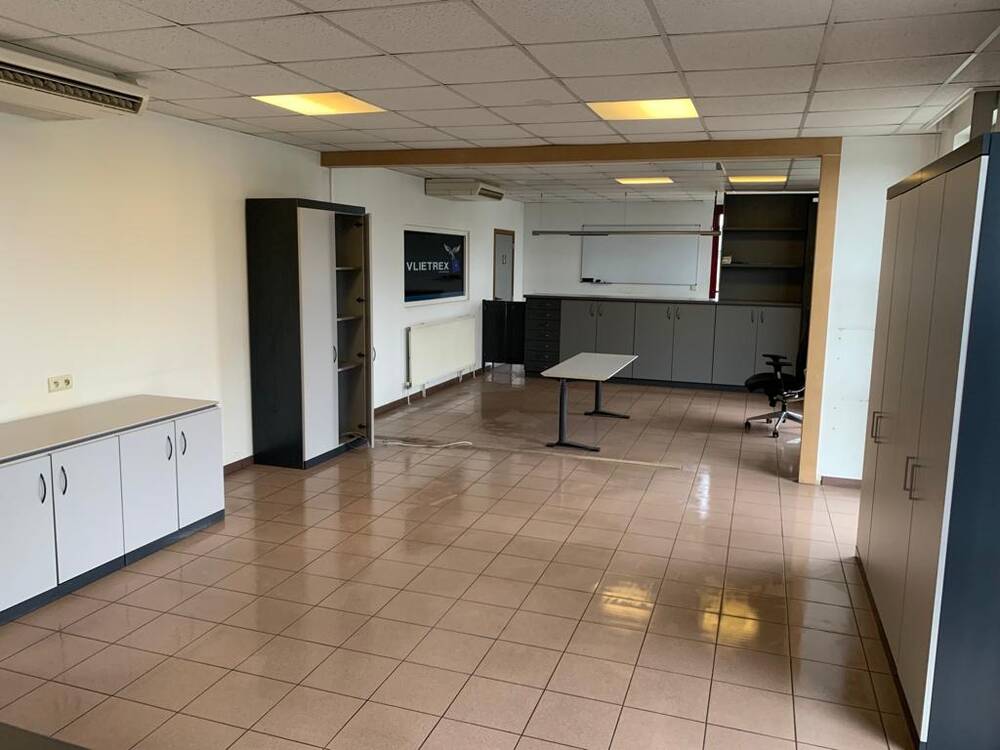 Handelszaak te  huur in Bocholt 3950 800.00€ 0 slaapkamers 500.00m² - Zoekertje 410617