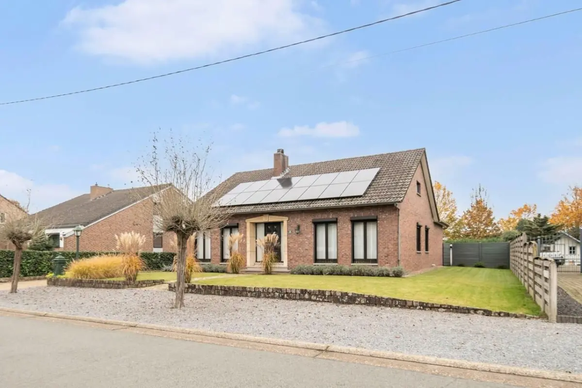 Huis te  koop in Neeroeteren 3680 355000.00€ 3 slaapkamers m² - Zoekertje 414088