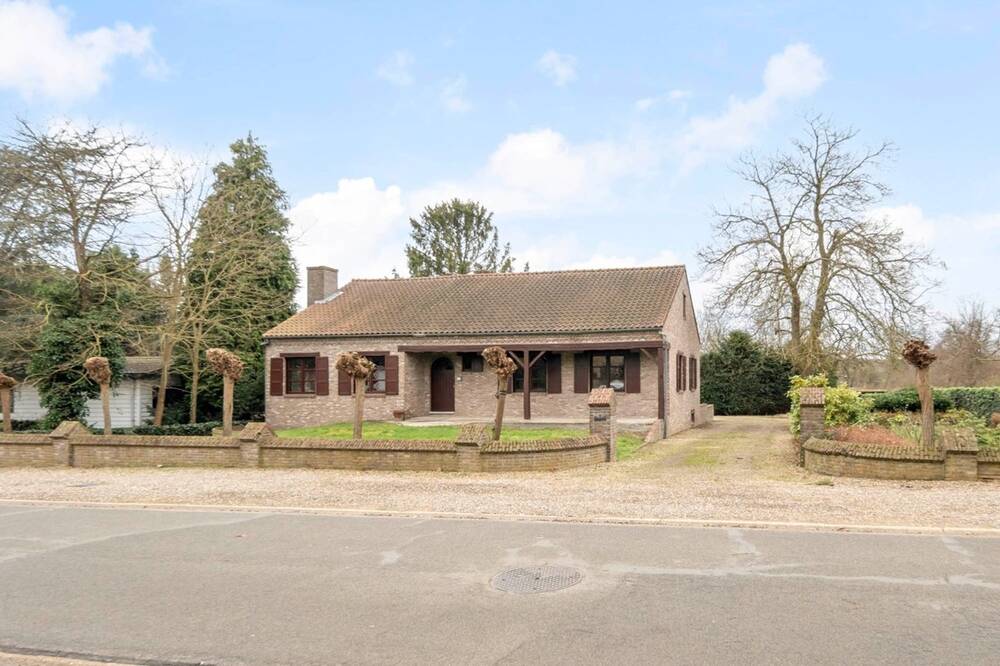 Huis te koop in Neeroeteren 3680 399000.00€ 3 slaapkamers m² - Zoekertje 417348