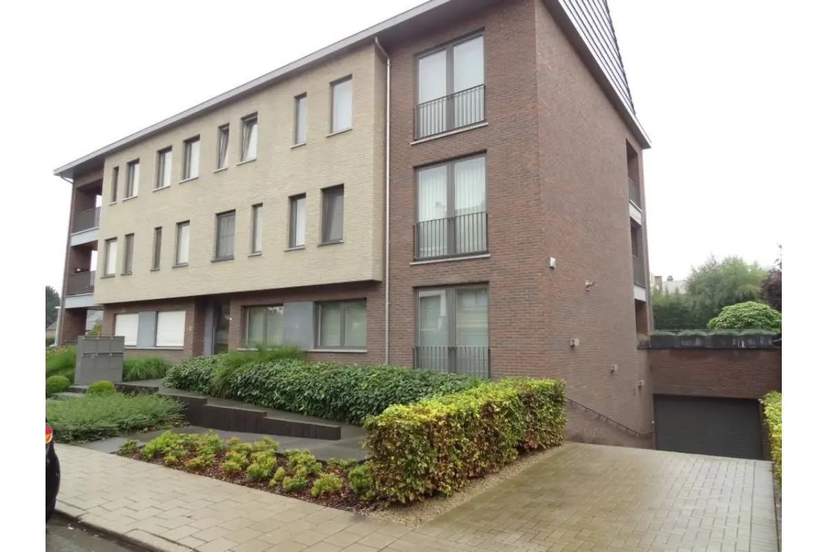 Parking & garage te  huur in Aalst 3800 100.00€  slaapkamers m² - Zoekertje 417595