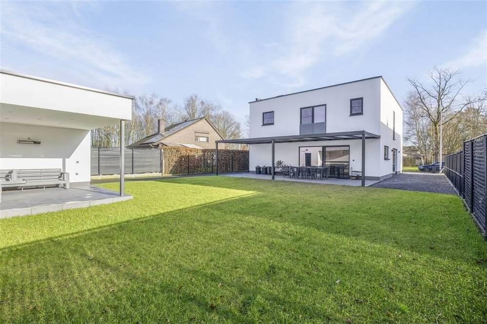 Villa te  koop in Heusden-Zolder 3550 729950.00€ 4 slaapkamers 241.00m² - Zoekertje 429490