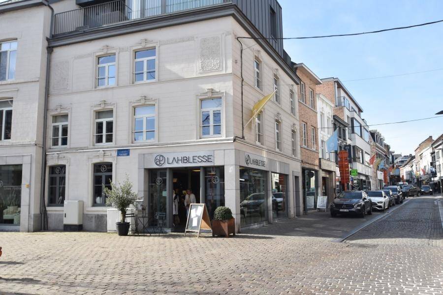 Handelszaak te  huur in Tongeren 3700 1700.00€  slaapkamers m² - Zoekertje 433151