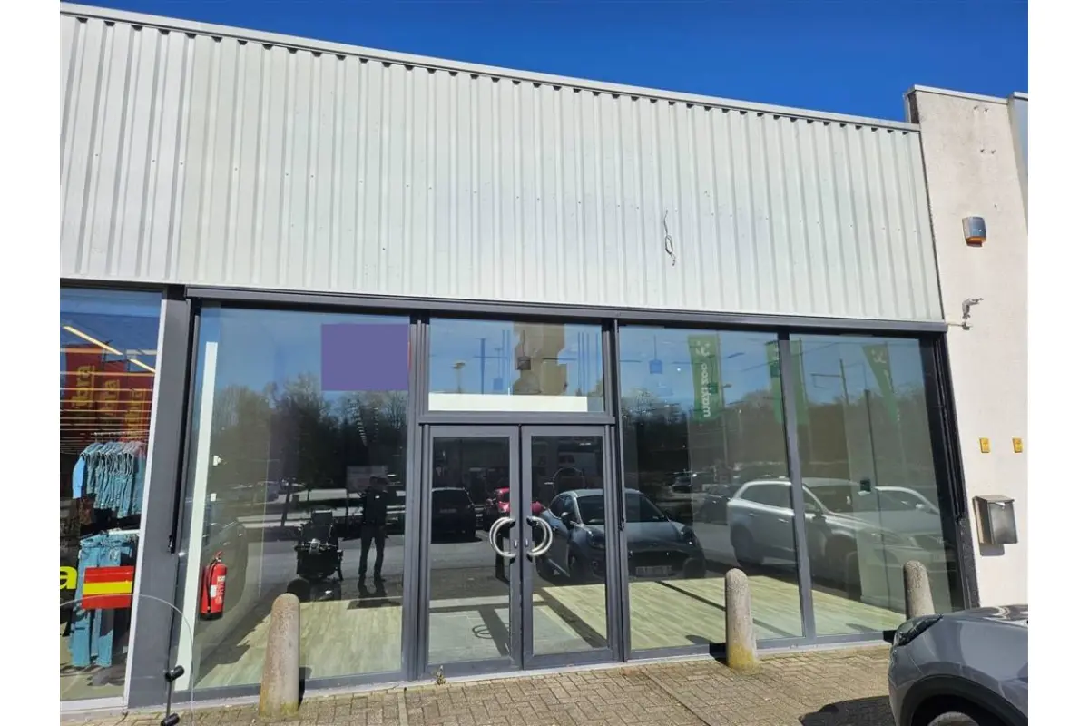 Handelszaak te  huur in Genk 3600 3155.00€  slaapkamers 255.00m² - Zoekertje 433727