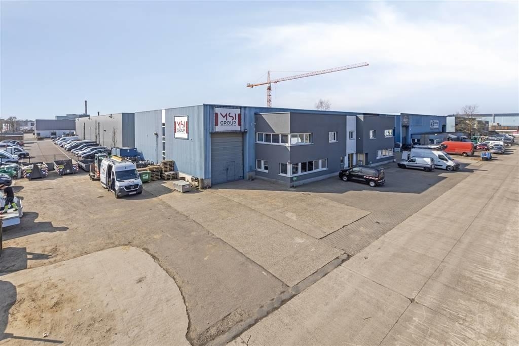 Handelszaak te  huur in Houthalen 3530 3500.00€  slaapkamers m² - Zoekertje 435737