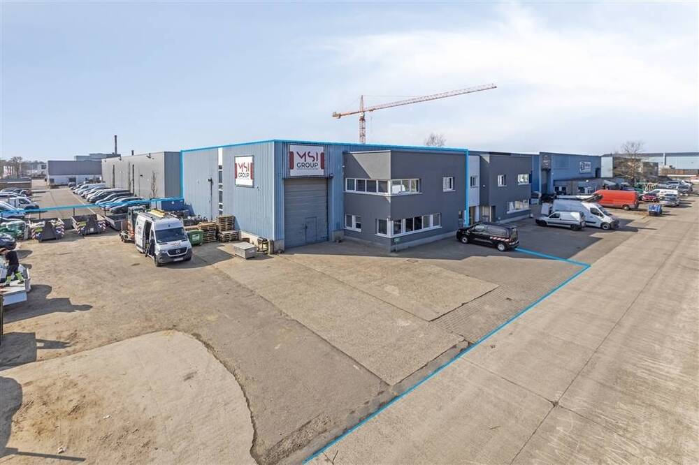 Handelszaak te  huur in Houthalen 3530 3000.00€  slaapkamers m² - Zoekertje 435737