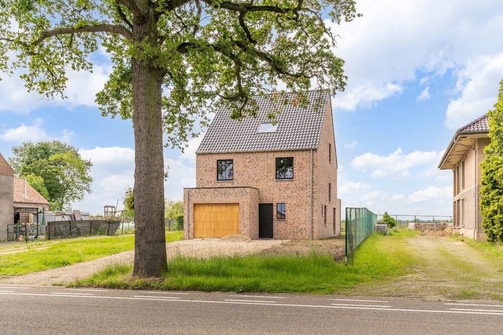 Huis te koop in Maaseik 3680 299000.00€ 3 slaapkamers 250.00m² - Zoekertje 447432