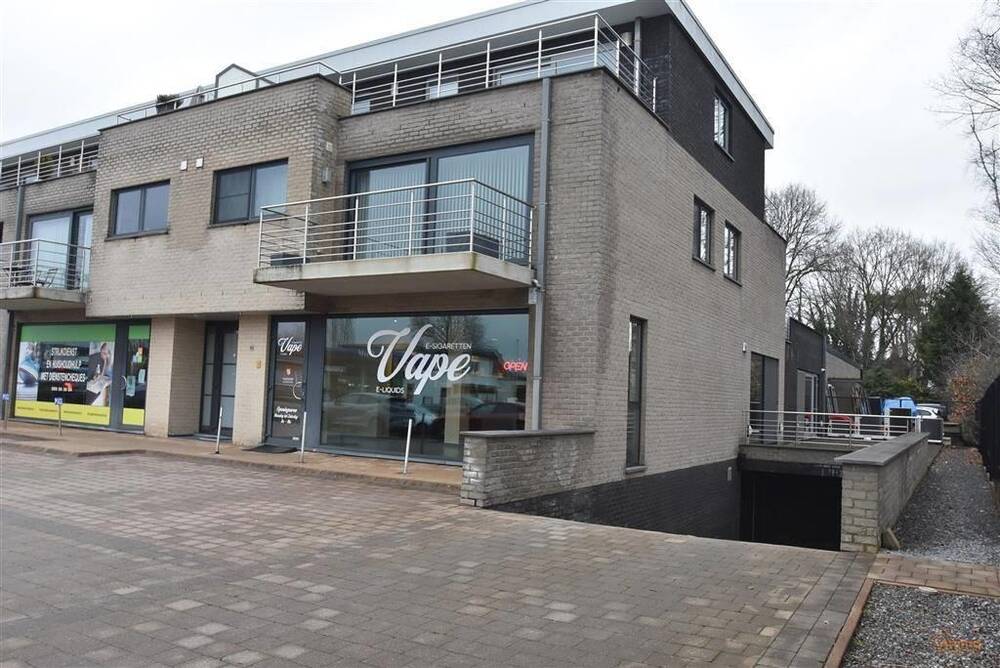Handelszaak te  koop in Houthalen 3530 349000.00€  slaapkamers m² - Zoekertje 453500