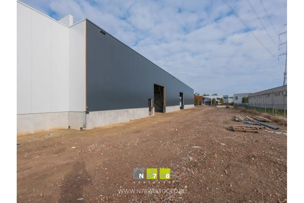 Handelszaak te  huur in Maaseik 3680 1925.00€  slaapkamers 550.00m² - Zoekertje 467455