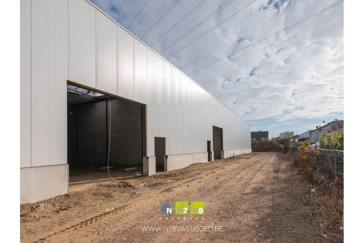 Handelszaak te  huur in Maaseik 3680 815.00€  slaapkamers 204.00m² - Zoekertje 467453