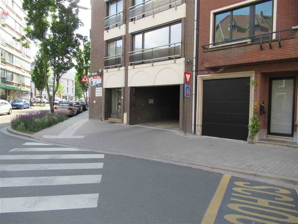 Parking & garage te  huur in Sint-Truiden 3800 70.00€  slaapkamers m² - Zoekertje 485486