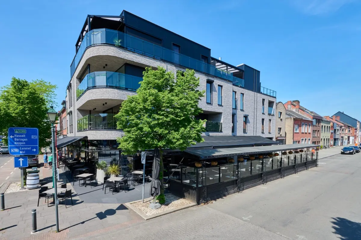 Handelszaak te  koop in Leopoldsburg 3970 950000.00€  slaapkamers 410.00m² - Zoekertje 485324