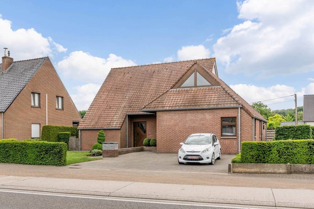 Huis te  koop in Bree 3960 349500.00€ 4 slaapkamers m² - Zoekertje 501241