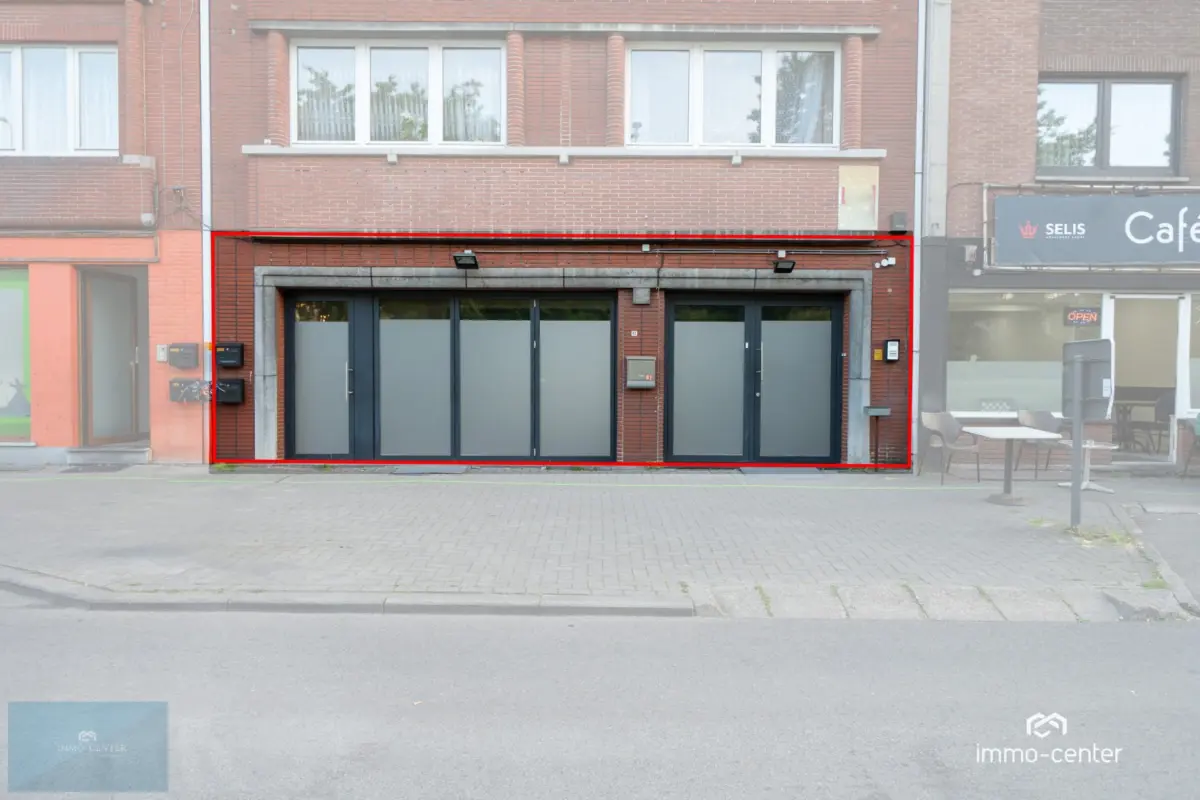 Handelszaak te  huur in Genk 3600 1300.00€  slaapkamers m² - Zoekertje 497528