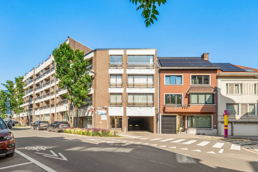 Parking & garage te koop in Sint-Truiden 3800 590000.00€ slaapkamers m² - Zoekertje 506196
