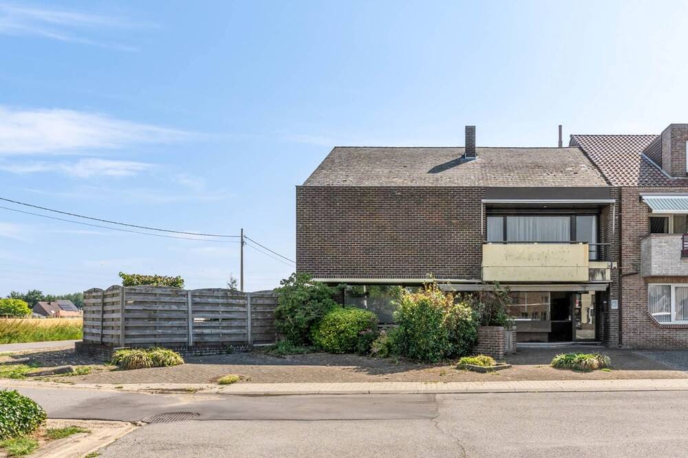 Huis te  koop in Neeroeteren 3680 240000.00€ 4 slaapkamers m² - Zoekertje 510631