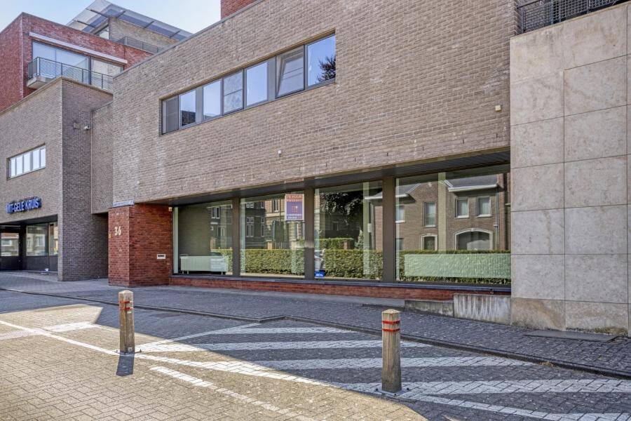Handelszaak te  huur in Tongeren 3700 1300.00€  slaapkamers m² - Zoekertje 512792