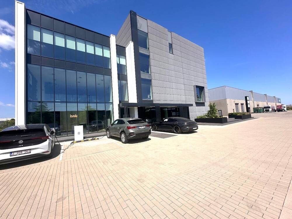 Handelszaak te  huur in Tongeren 3700 2000.00€  slaapkamers m² - Zoekertje 512602