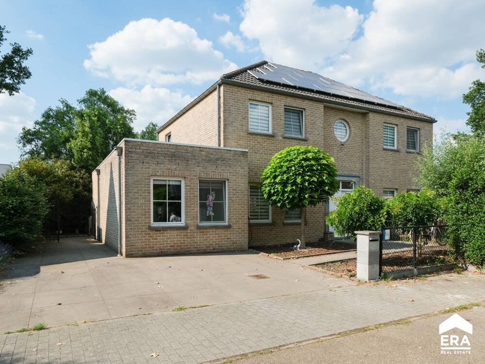 Villa te  koop in Overpelt 3900 649000.00€ 6 slaapkamers 247.00m² - Zoekertje 514478