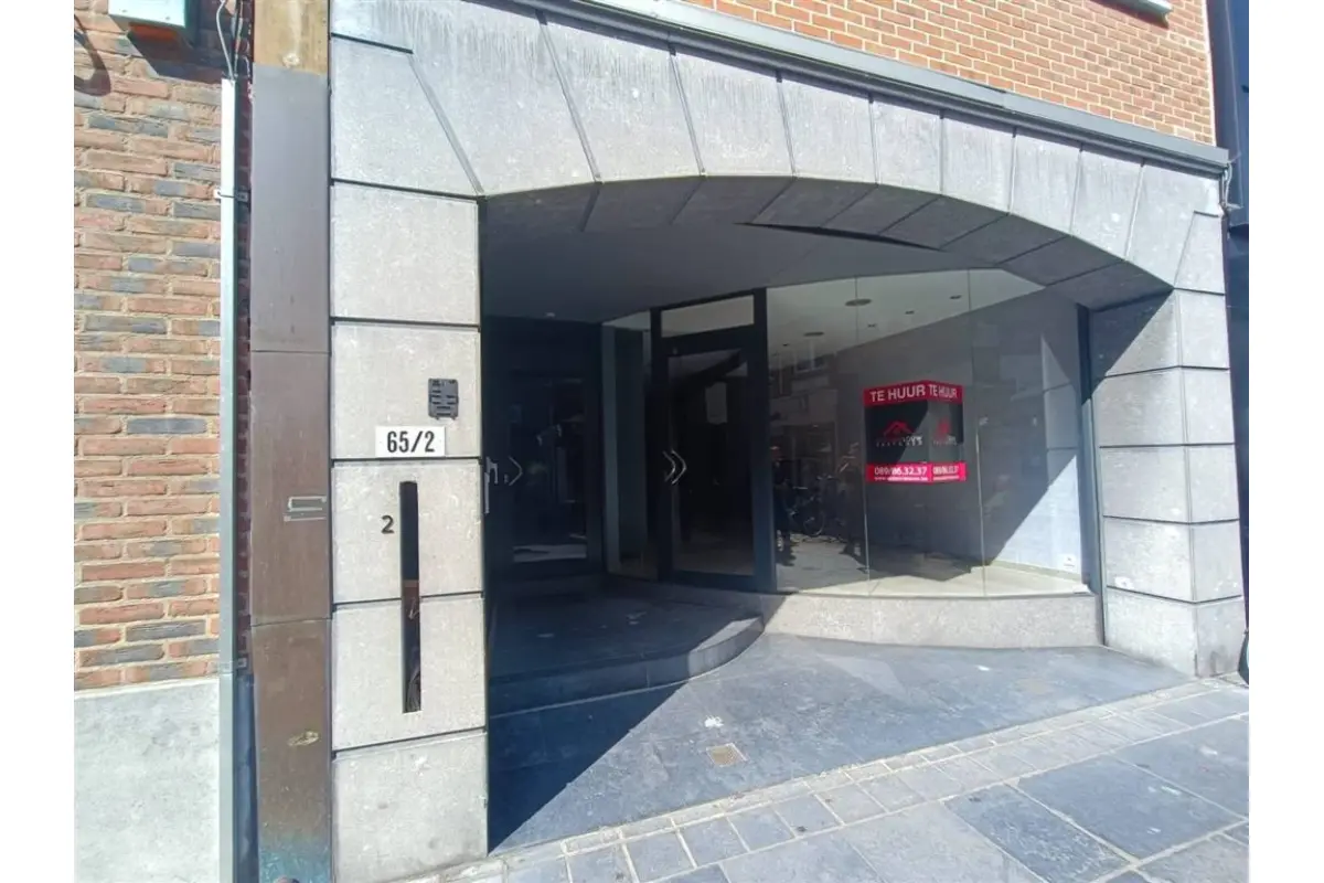 Handelszaak te  huur in Maaseik 3680 590.00€  slaapkamers 112.00m² - Zoekertje 518794