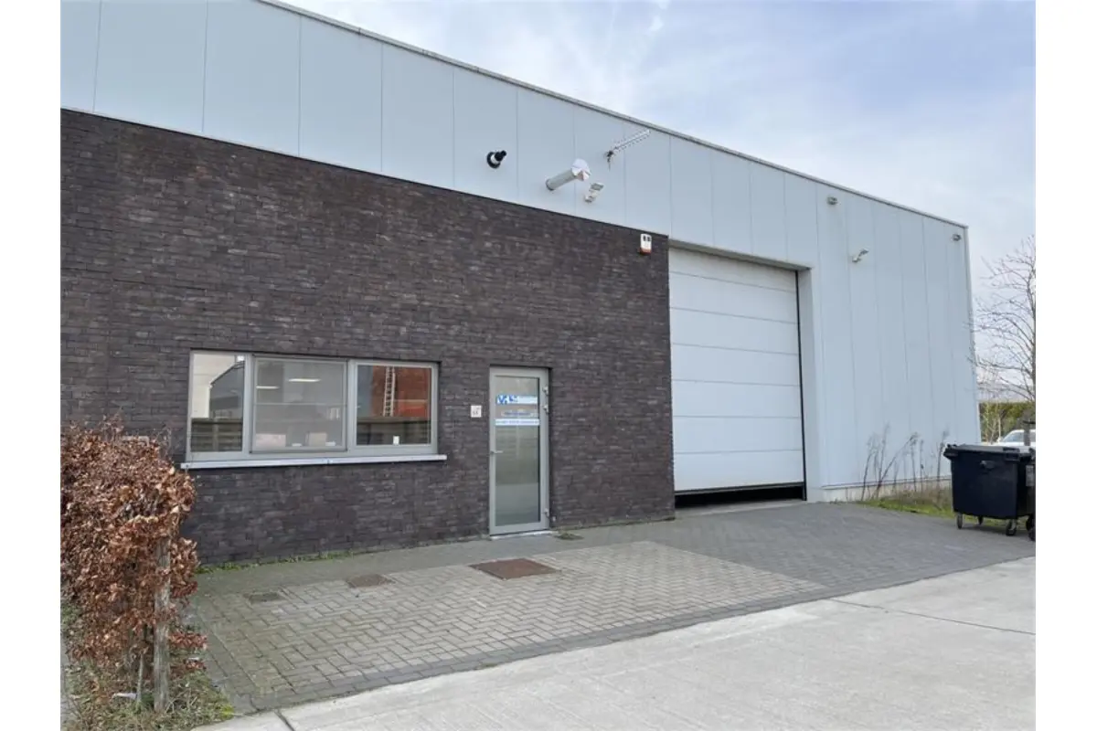 Handelszaak te  huur in Tessenderlo 3980 1900.00€  slaapkamers 300.00m² - Zoekertje 518198