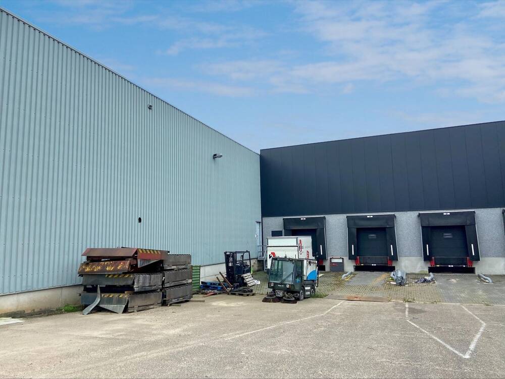 Handelszaak te  huur in Dilsen-Stokkem 3650 13500.00€  slaapkamers 3280.00m² - Zoekertje 522262