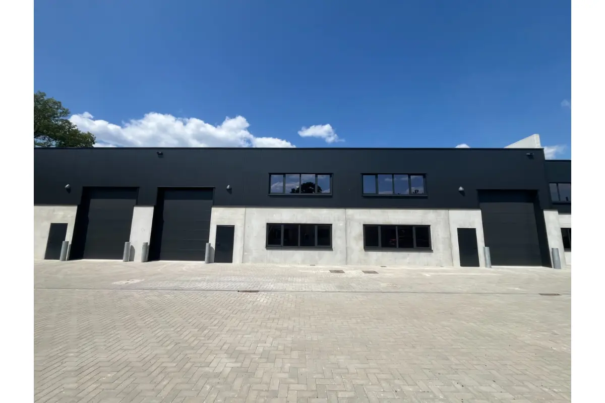 Handelszaak te  huur in Zonhoven 3520 1962.00€  slaapkamers m² - Zoekertje 712364