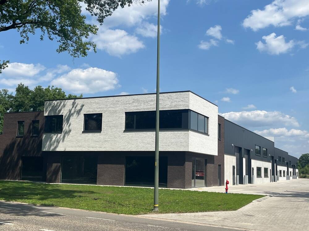 Handelszaak te  huur in Zonhoven 3520 1815.00€  slaapkamers m² - Zoekertje 524393